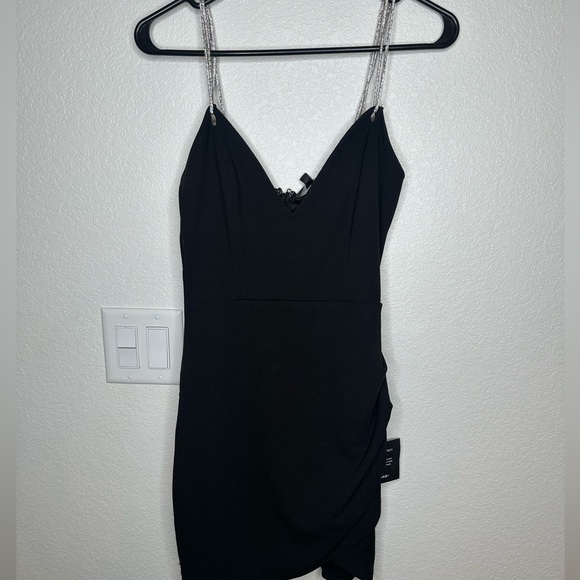 Elegant Black Dress with Silver Straps - Picture 2 of 5